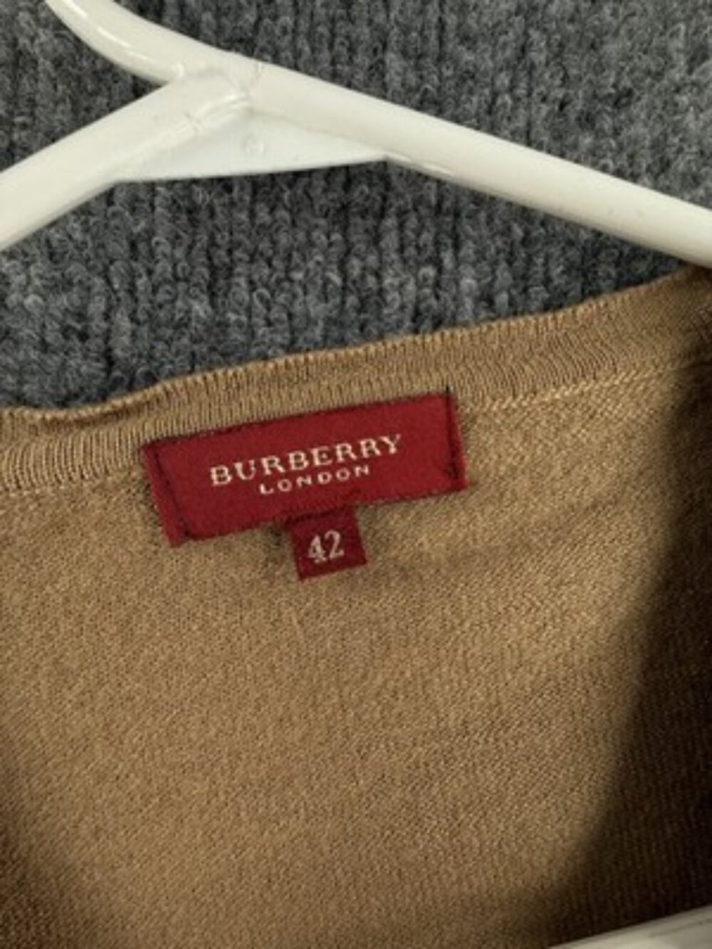 Burberry 42 Wool Logo Pullover V-Neck Long Sleeve Sweater Beige Gray Preppy Knit - Picture 15 of 16